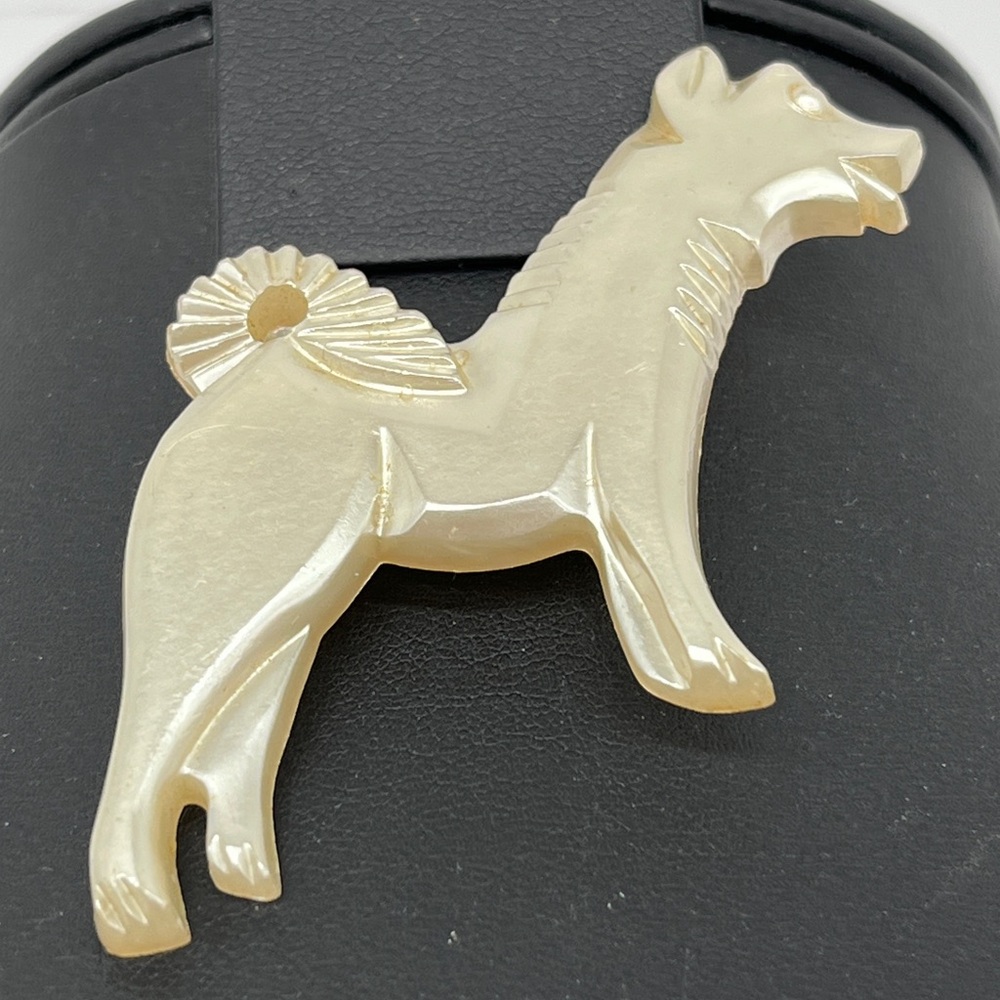 Vintage lucite sled dog, Husky, Malamute brooch, cream color 2 x 2.5 inches